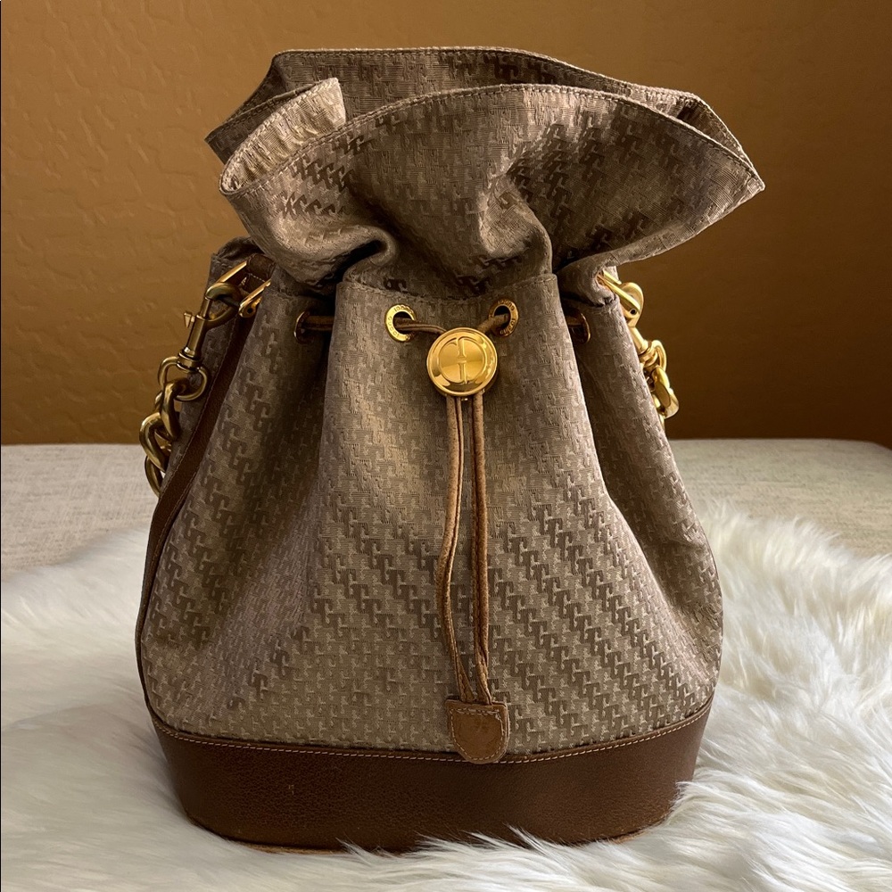 Gucci Bucket bag with chain strap